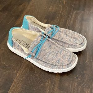 Hey dudes, women’s size 9 slip on’s teal and blush
